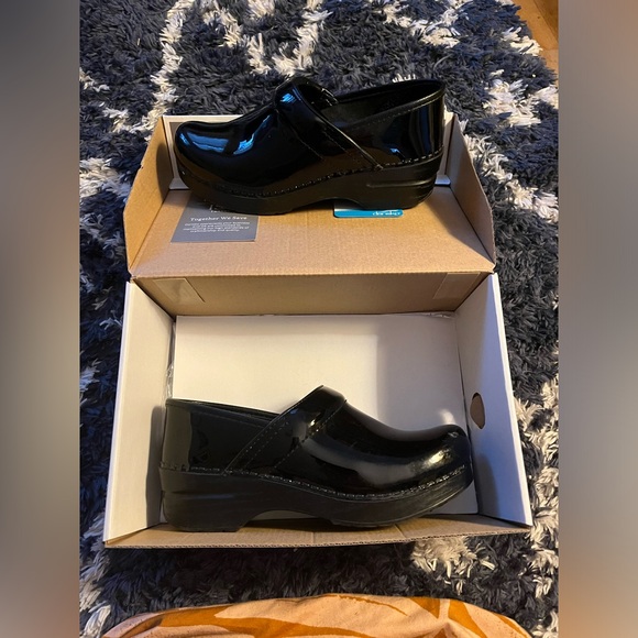 Dansko Clogs - Shiny Black - Picture 2 of 3